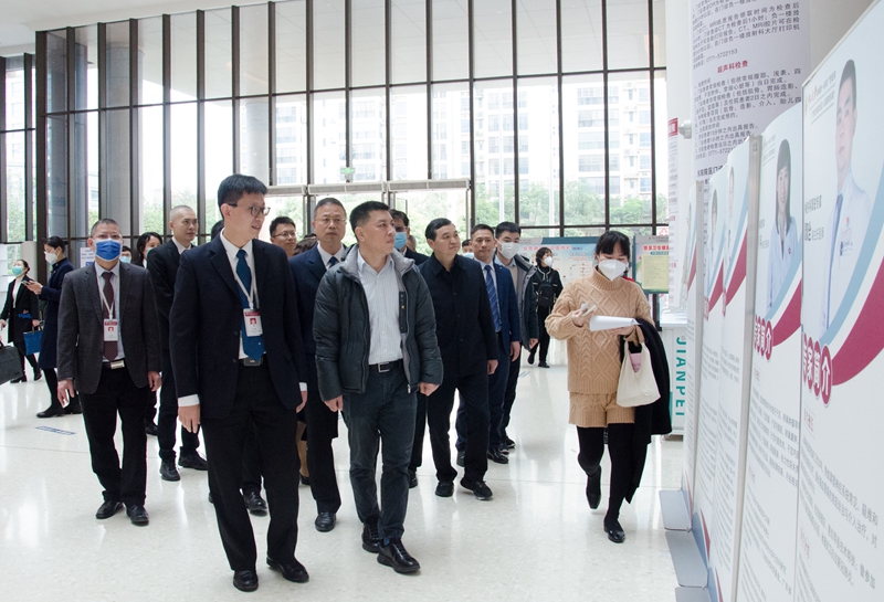 国家发展改革委社会司副司长孙志诚一行到老虎机app
（自治区人民医院东院）调研