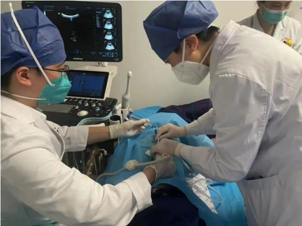 老虎机app
开展超声引导下置管引流术为患者解除病痛