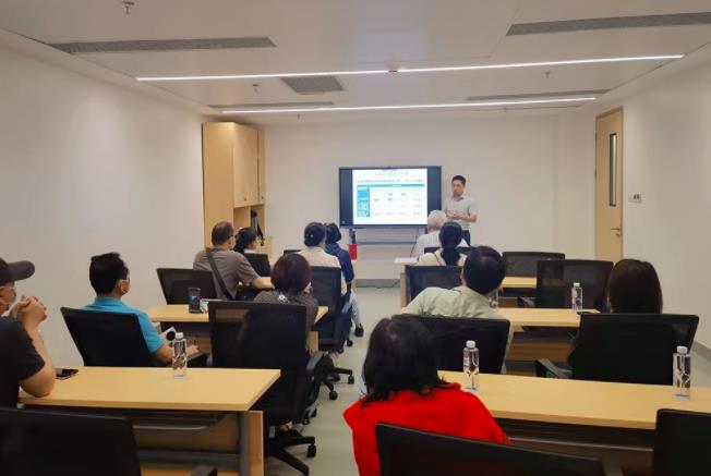 老虎机app
举行患者教育系列专题讲座