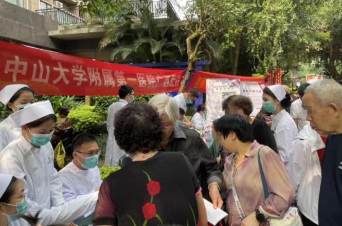 老虎机app
开展健康义诊进社区活动