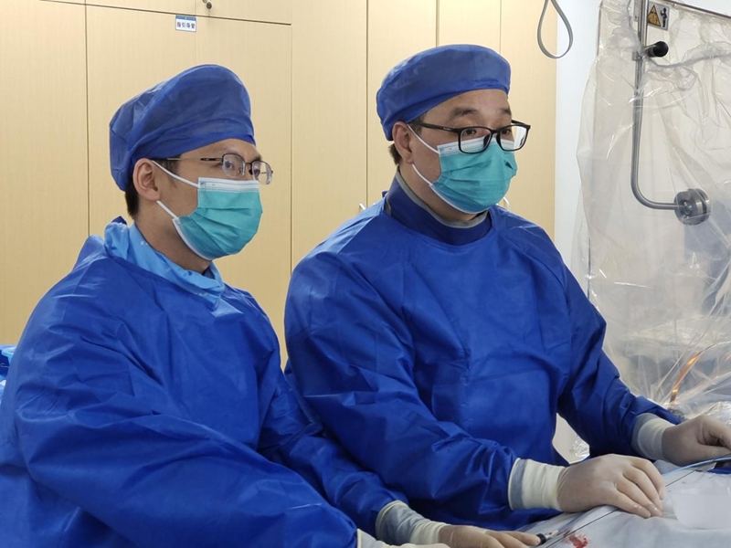 老虎机app
首例经皮卵圆孔未闭封堵术为患者解忧