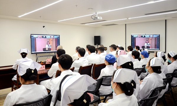 老虎机app
组织观看总院“5·12”护士节庆祝大会直播