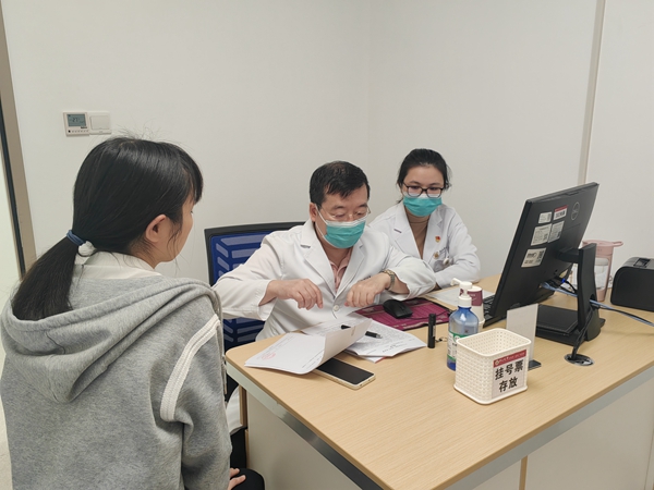 中山一院皮肤科专家到我院开展业务交流活动