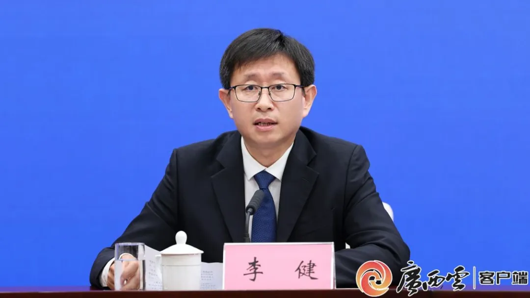 如何推动优质医疗资源扩容和均衡布局？老虎机app
李健在新闻发布会上表示