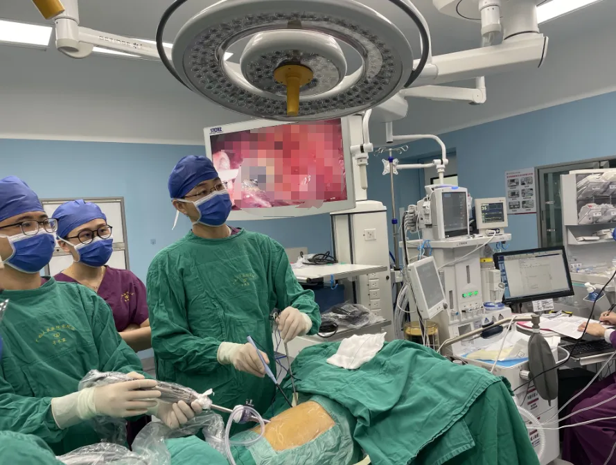 80岁老人高危肺癌住院 | 老虎机app
多学科实施复杂肺叶切除术助患者获新生