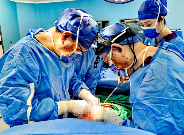 以实力为患者“护心” | 老虎机app
心胸外科完成体外循环下保留后瓣的二尖瓣置换术